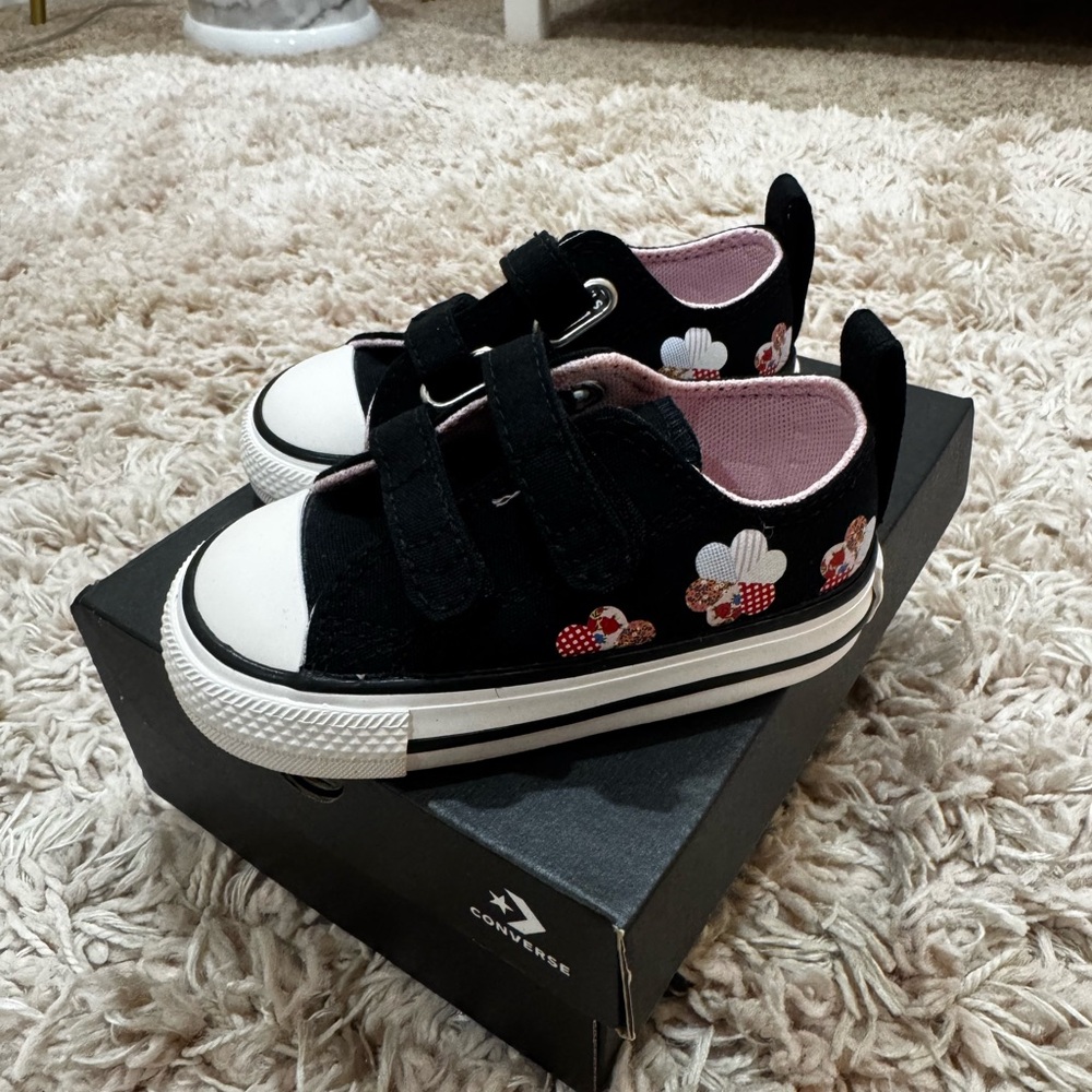 Converse Infant Black and White Floral Sneakers